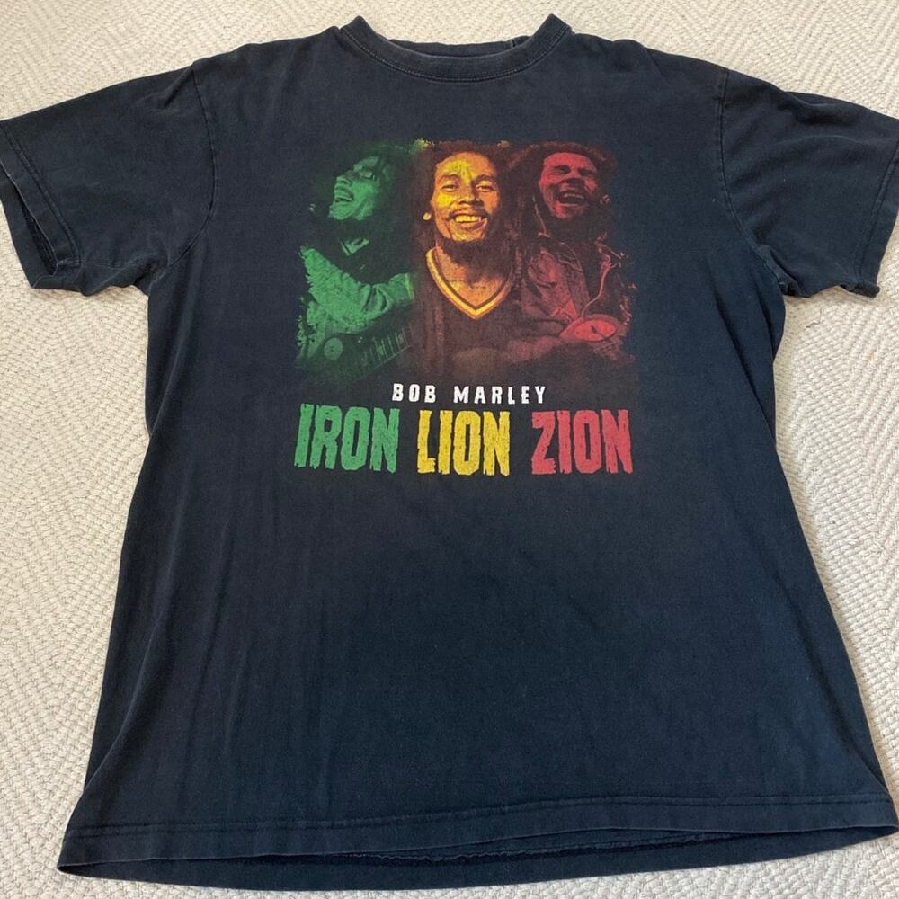 Vintage Y2K Flying Horse XL Zion Rootswear Bob Marley Iron Lion Zion Graphic Tee